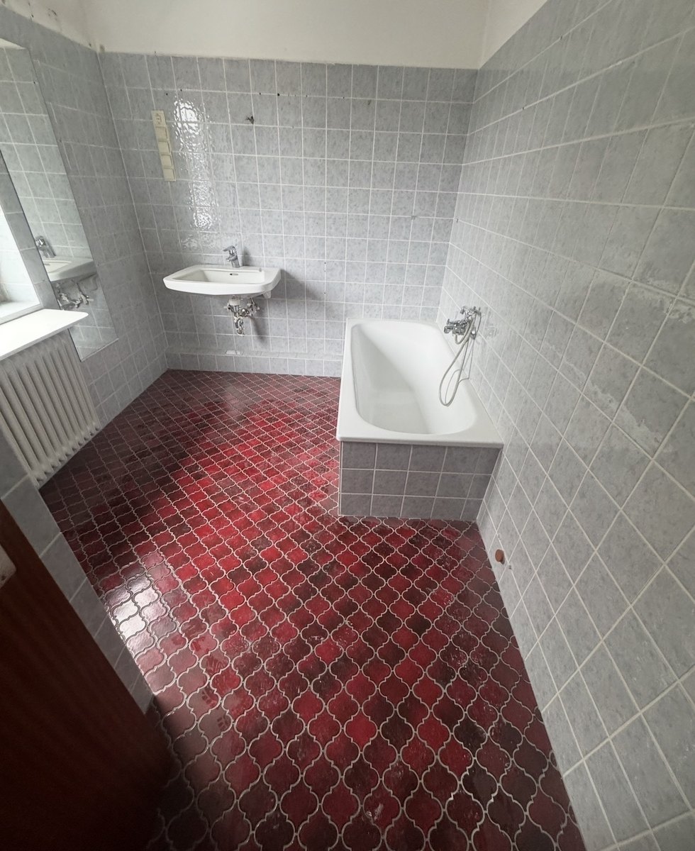 Badezimmer vor der Sanierung